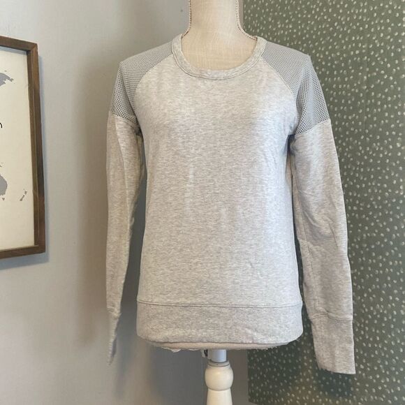 Athleta Light Gray Citytime Gray Mesh Shoulder Pullover Top Size XS - Picture 1 of 9